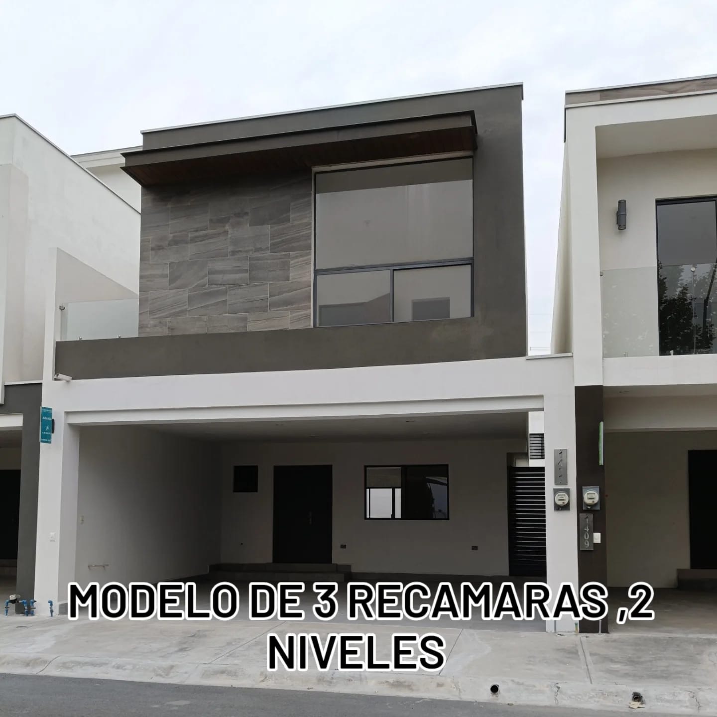 Fachada de casa en venta en Apodaca